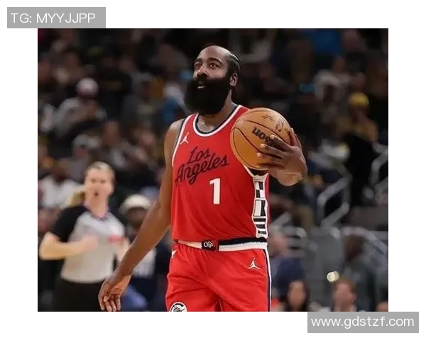 哈登遭遇双重伤病膝盖受伤脚踝扭伤行动受限情况堪忧